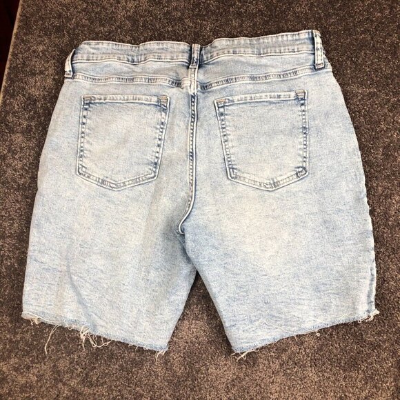GAP Jean Shorts Women 16/33 Blue 9” Bermuda Distressed Mid Rise Light Wash Raw - Picture 2 of 7